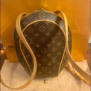 ❤️❤️Sold❤️❤️Authentic Louis Vuitton monogram Ellipse Sac a Dos backpack